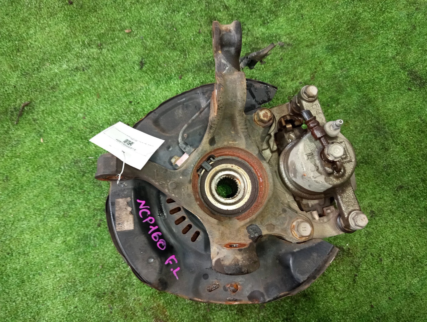 Ступица левая передняя TOYOTA PROBOX NCP160V 1NZ-FE 2 ракурс