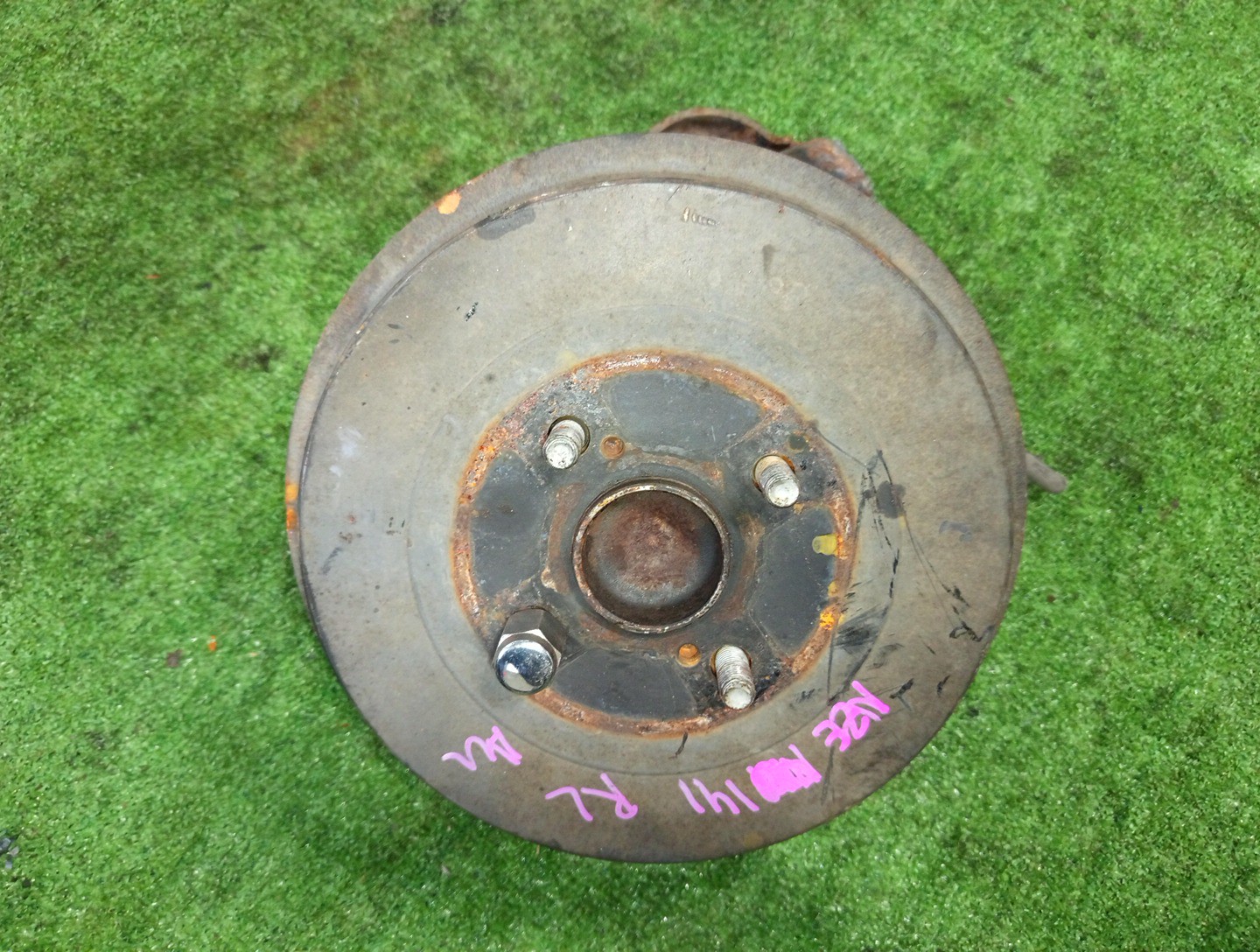 Ступица левая задняя TOYOTA AXIO, COROLLA FIELDER, COROLLA  AXIO, FIELDER NZE141, ZRE142, ZRE142G, NZE141G 1NZ-FE, 2ZR-FAE, 2ZR-FE 1 ракурс