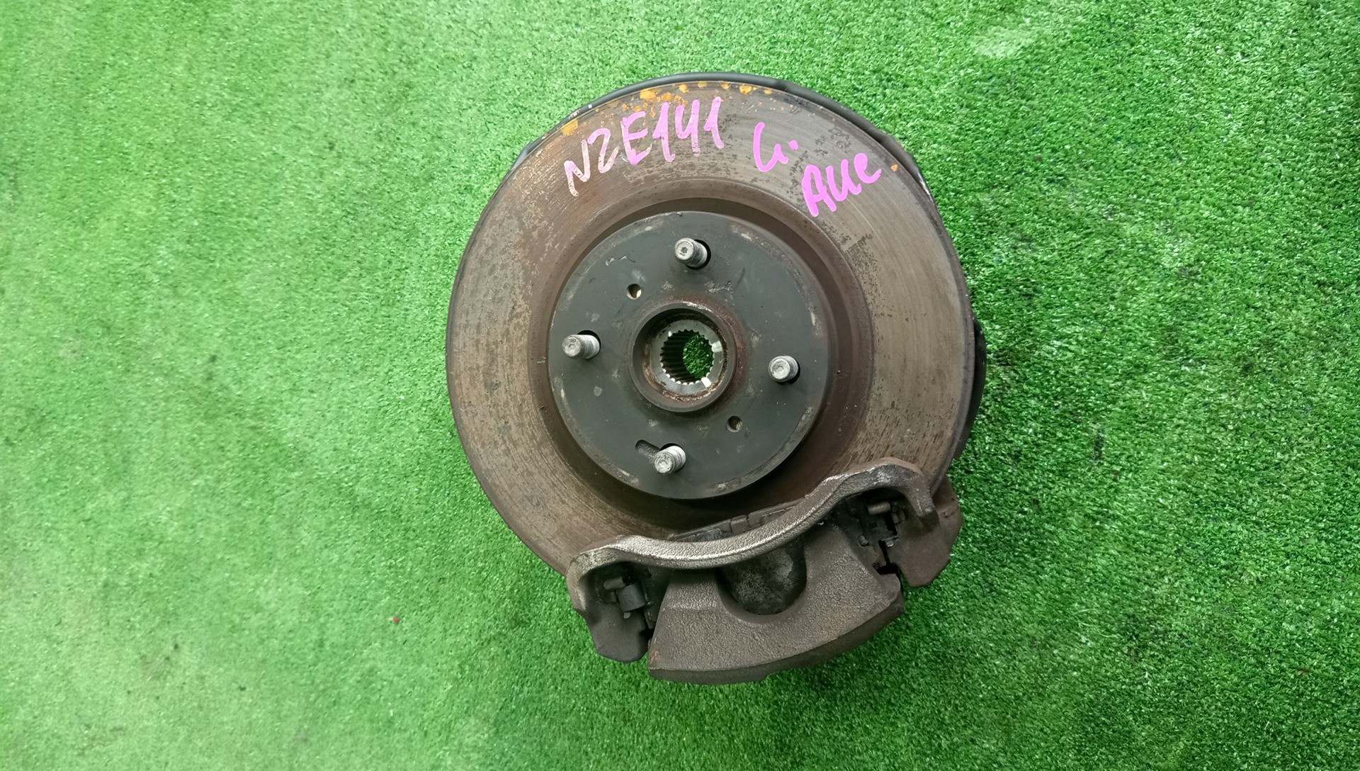 Ступица левая передняя TOYOTA AXIO, COROLLA FIELDER, COROLLA  AXIO, FIELDER NZE141, ZRE142, ZRE142G, NZE141G 1NZ-FE, 2ZR-FAE, 2ZR-FE 1 ракурс
