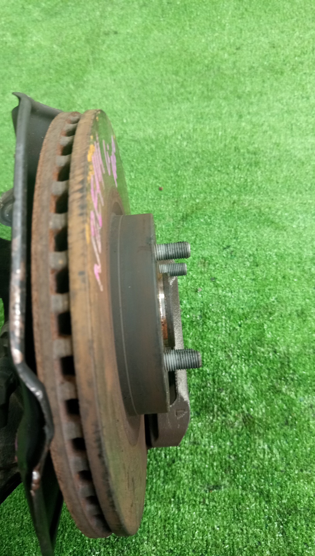 Ступица левая передняя TOYOTA AXIO, COROLLA FIELDER, COROLLA  AXIO, FIELDER NZE141, ZRE142, ZRE142G, NZE141G 1NZ-FE, 2ZR-FAE, 2ZR-FE 2 ракурс
