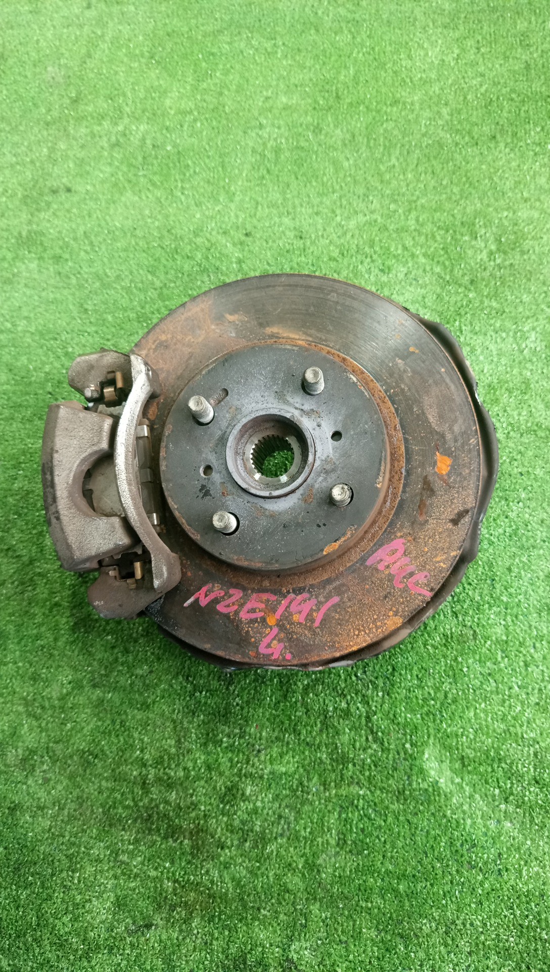 Ступица левая передняя TOYOTA AXIO, COROLLA FIELDER, COROLLA  AXIO, FIELDER NZE141, ZRE142, ZRE142G, NZE141G 1NZ-FE, 2ZR-FAE, 2ZR-FE 1 ракурс