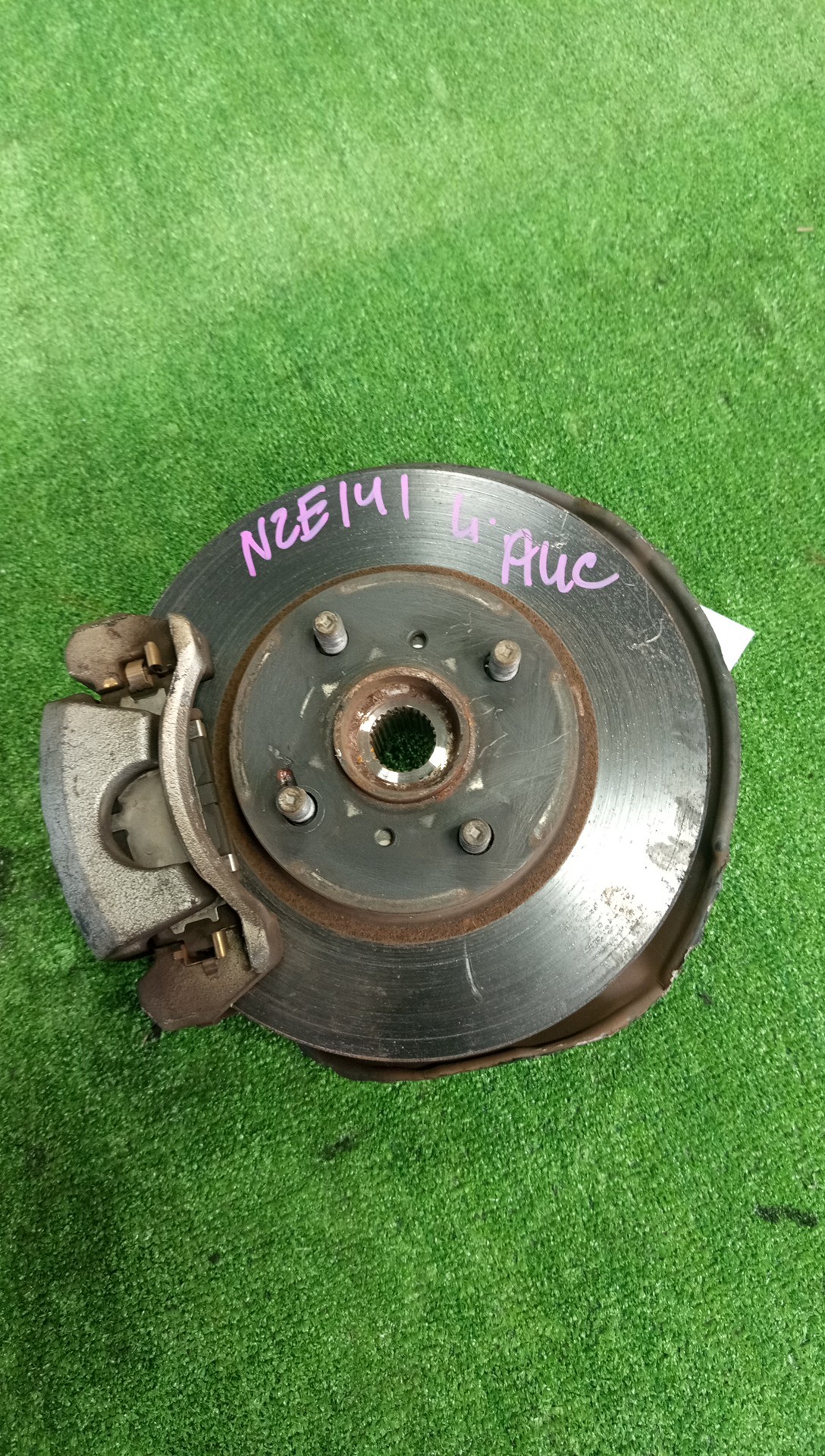 Ступица левая передняя TOYOTA AXIO, COROLLA FIELDER, COROLLA  AXIO, FIELDER NZE141, ZRE142, ZRE142G, NZE141G 1NZ-FE, 2ZR-FAE, 2ZR-FE 1 ракурс