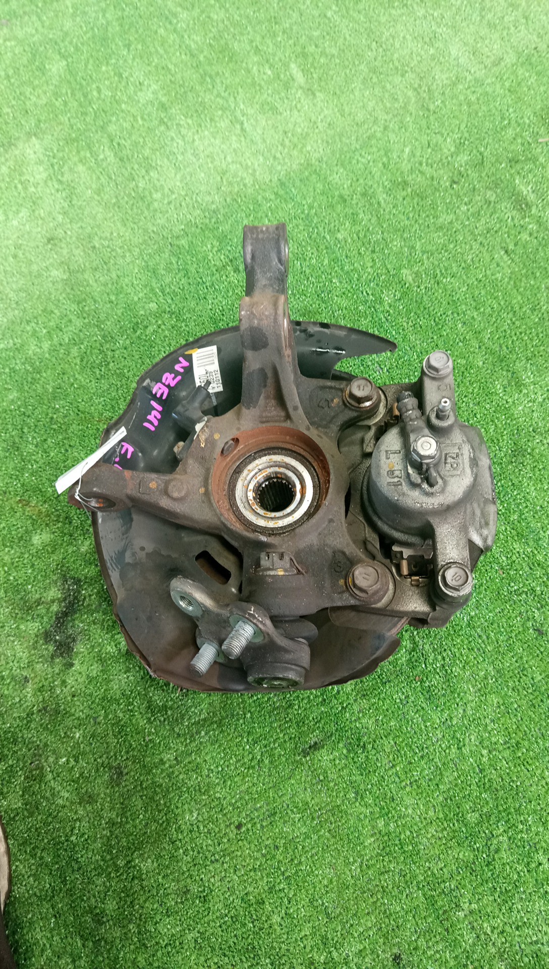 Ступица левая передняя TOYOTA AXIO, COROLLA FIELDER, COROLLA  AXIO, FIELDER NZE141, ZRE142, ZRE142G, NZE141G 1NZ-FE, 2ZR-FAE, 2ZR-FE 3 ракурс
