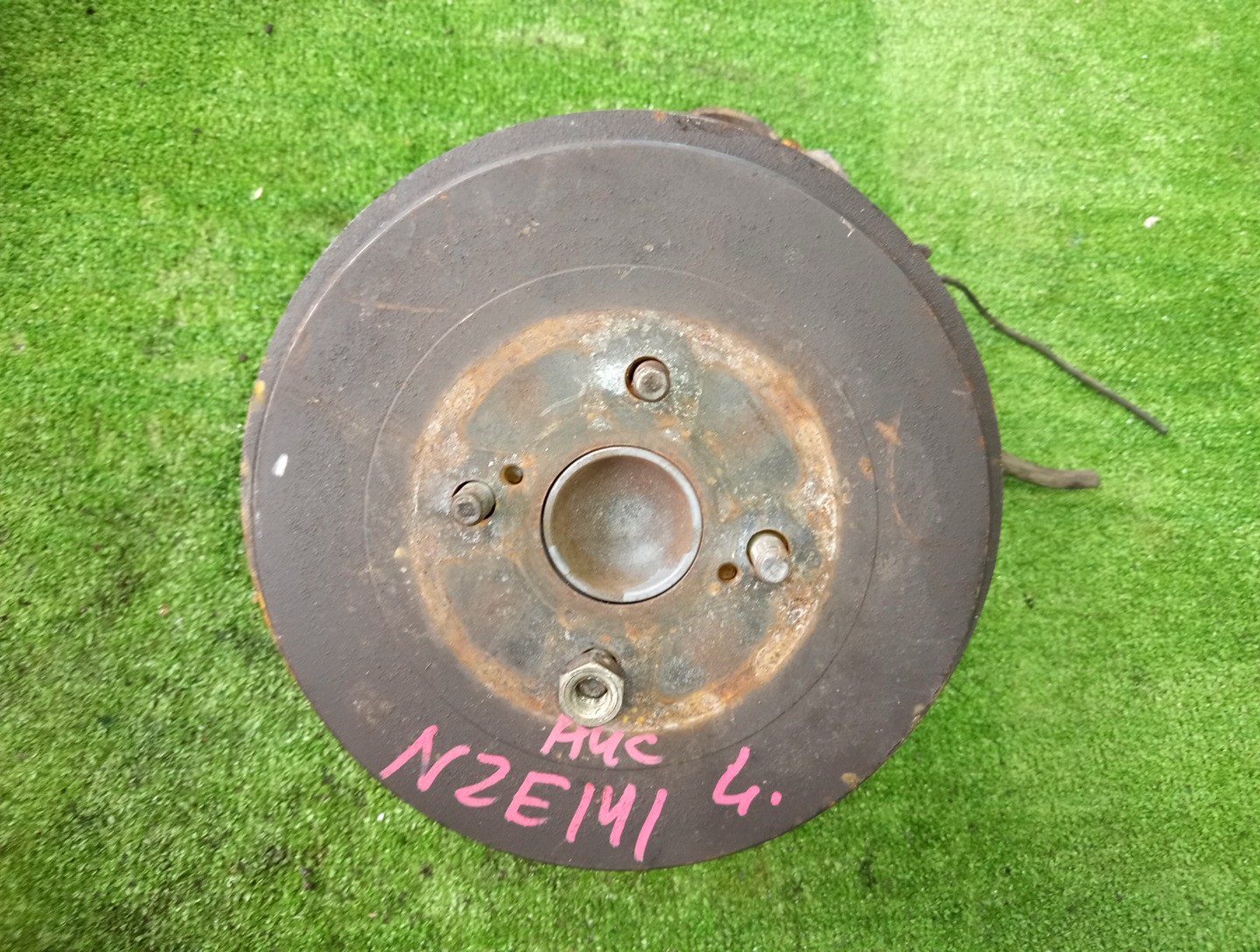 Ступица левая задняя TOYOTA AXIO, COROLLA FIELDER, COROLLA  AXIO, FIELDER NZE141, ZRE142, ZRE142G, NZE141G 1NZ-FE, 2ZR-FAE, 2ZR-FE 1 ракурс