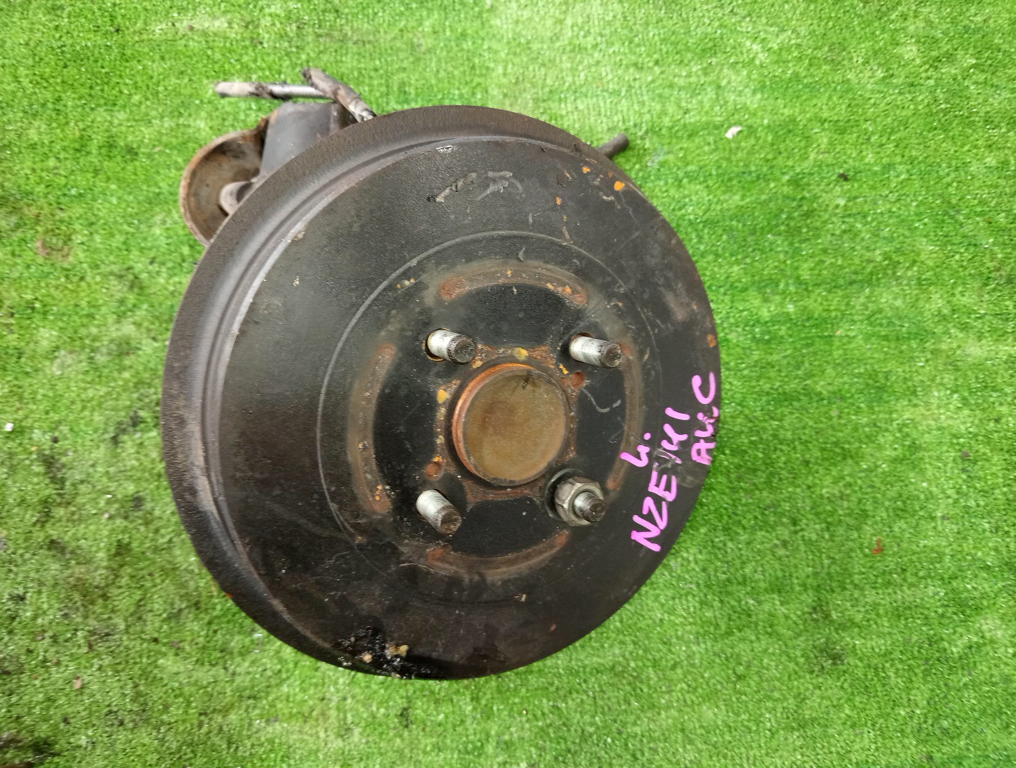 Ступица левая задняя TOYOTA AXIO, COROLLA FIELDER, COROLLA  AXIO, FIELDER NZE141, ZRE142, ZRE142G, NZE141G 1NZ-FE, 2ZR-FAE, 2ZR-FE 1 ракурс