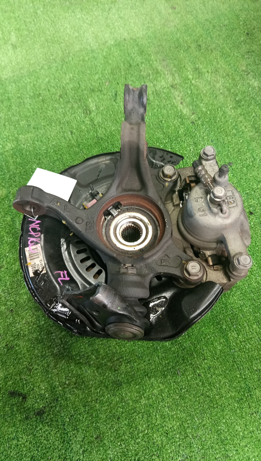 Ступица левая передняя TOYOTA PROBOX NCP160V 1NZ-FE 3 ракурс