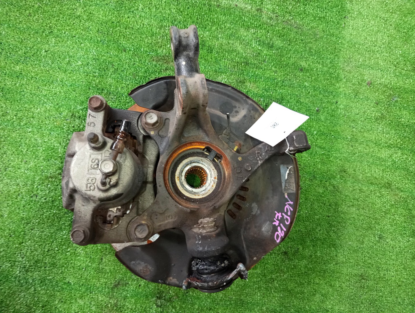 Ступица правая передняя TOYOTA RACTIS NCP120 1NZ-FE 2 ракурс