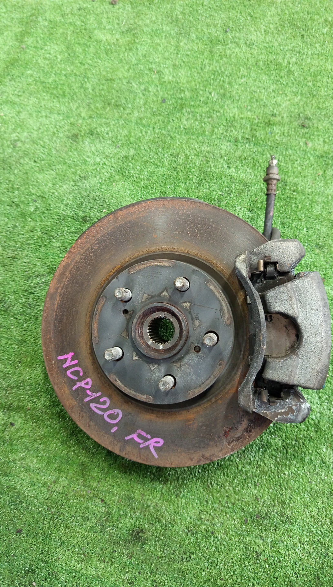Ступица правая передняя TOYOTA RACTIS NCP120 1NZ-FE 1 ракурс