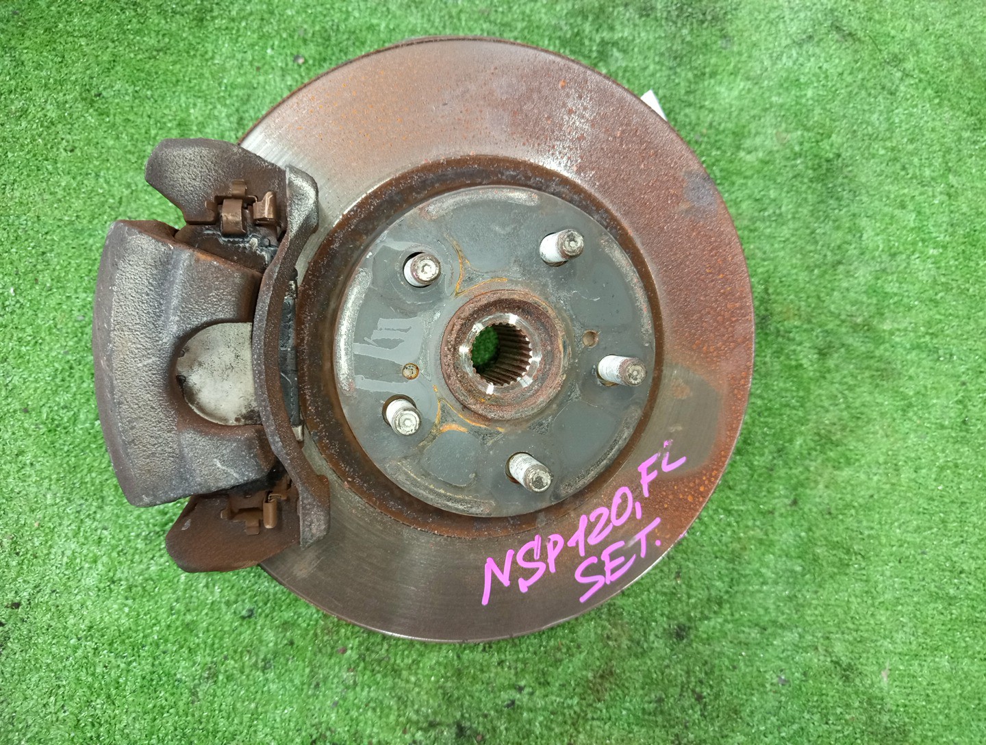 Ступица левая передняя TOYOTA RACTIS NSP120 1NR-FE 1 ракурс