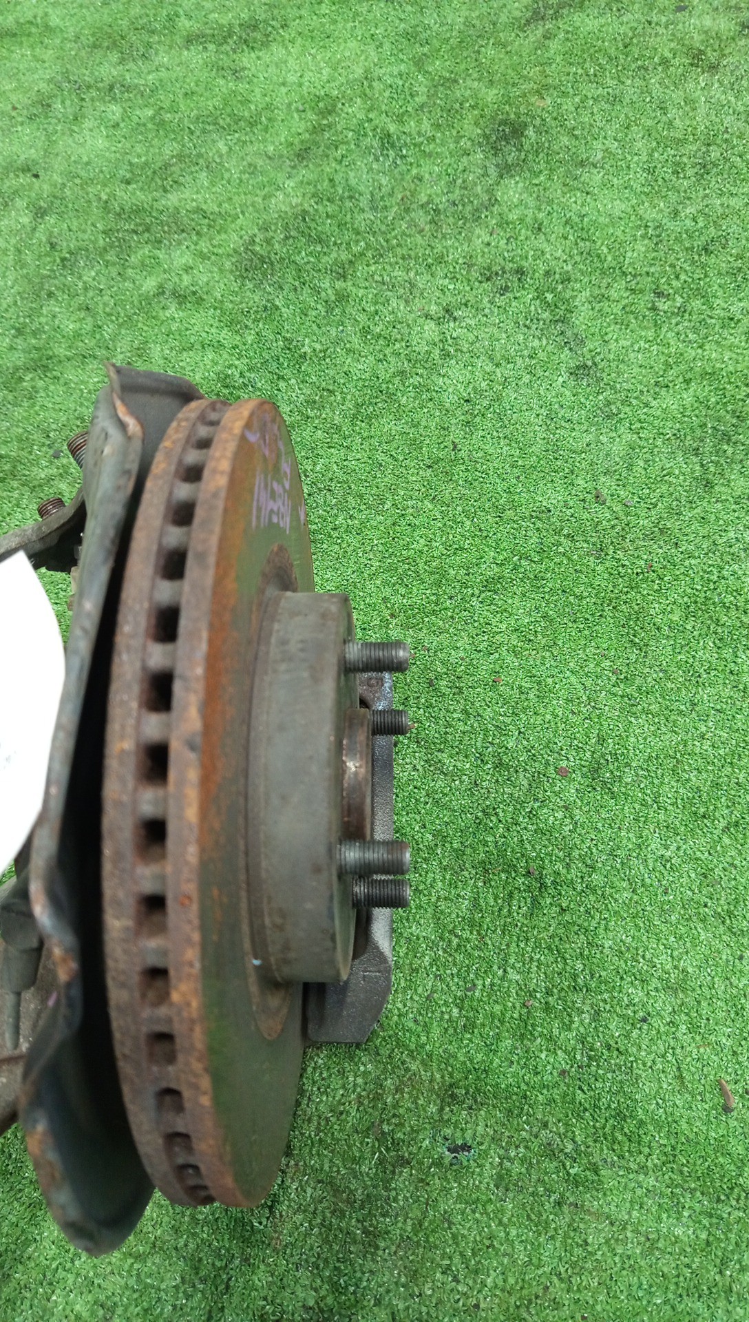 Ступица левая передняя TOYOTA AXIO, COROLLA FIELDER, COROLLA  AXIO, FIELDER NZE141, ZRE142, ZRE142G, NZE141G 1NZ-FE, 2ZR-FAE, 2ZR-FE 2 ракурс
