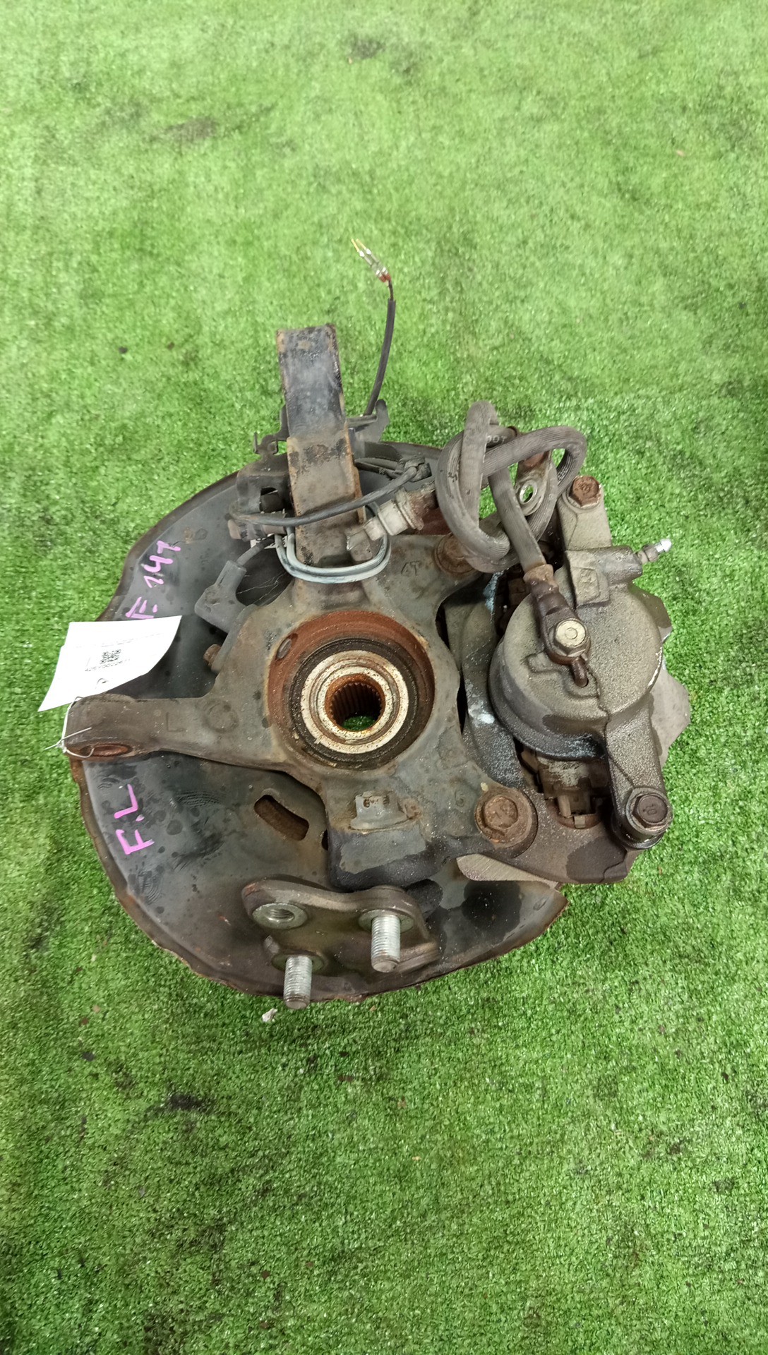 Ступица левая передняя TOYOTA AXIO, COROLLA FIELDER, COROLLA  AXIO, FIELDER NZE141, ZRE142, ZRE142G, NZE141G 1NZ-FE, 2ZR-FAE, 2ZR-FE 3 ракурс