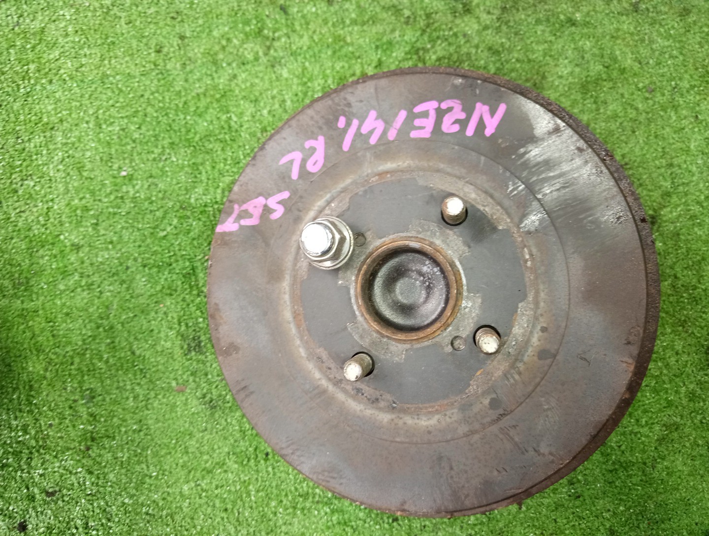 Ступица левая задняя TOYOTA AXIO, COROLLA FIELDER, COROLLA  AXIO, FIELDER NZE141, ZRE142, ZRE142G, NZE141G 1NZ-FE, 2ZR-FAE, 2ZR-FE 1 ракурс