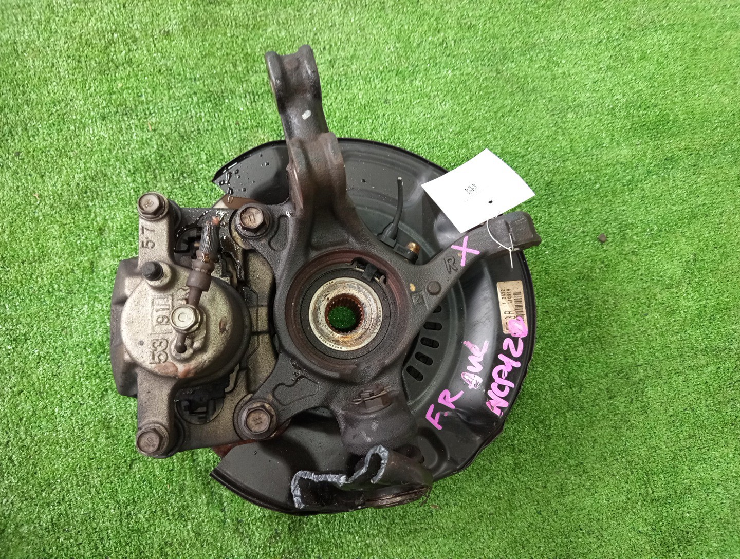 Ступица правая передняя TOYOTA RACTIS NCP120 1NZ-FE 2 ракурс