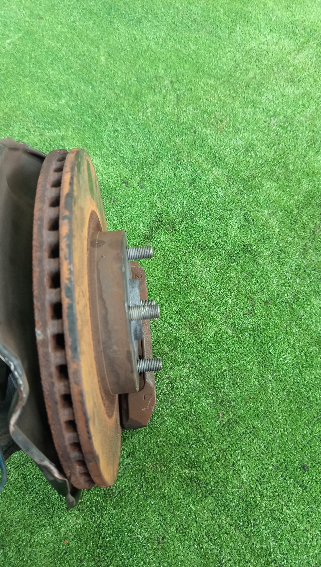 Ступица левая передняя TOYOTA AXIO, COROLLA FIELDER, COROLLA  AXIO, FIELDER NZE141, ZRE142, ZRE142G, NZE141G 1NZ-FE, 2ZR-FAE, 2ZR-FE 2 ракурс