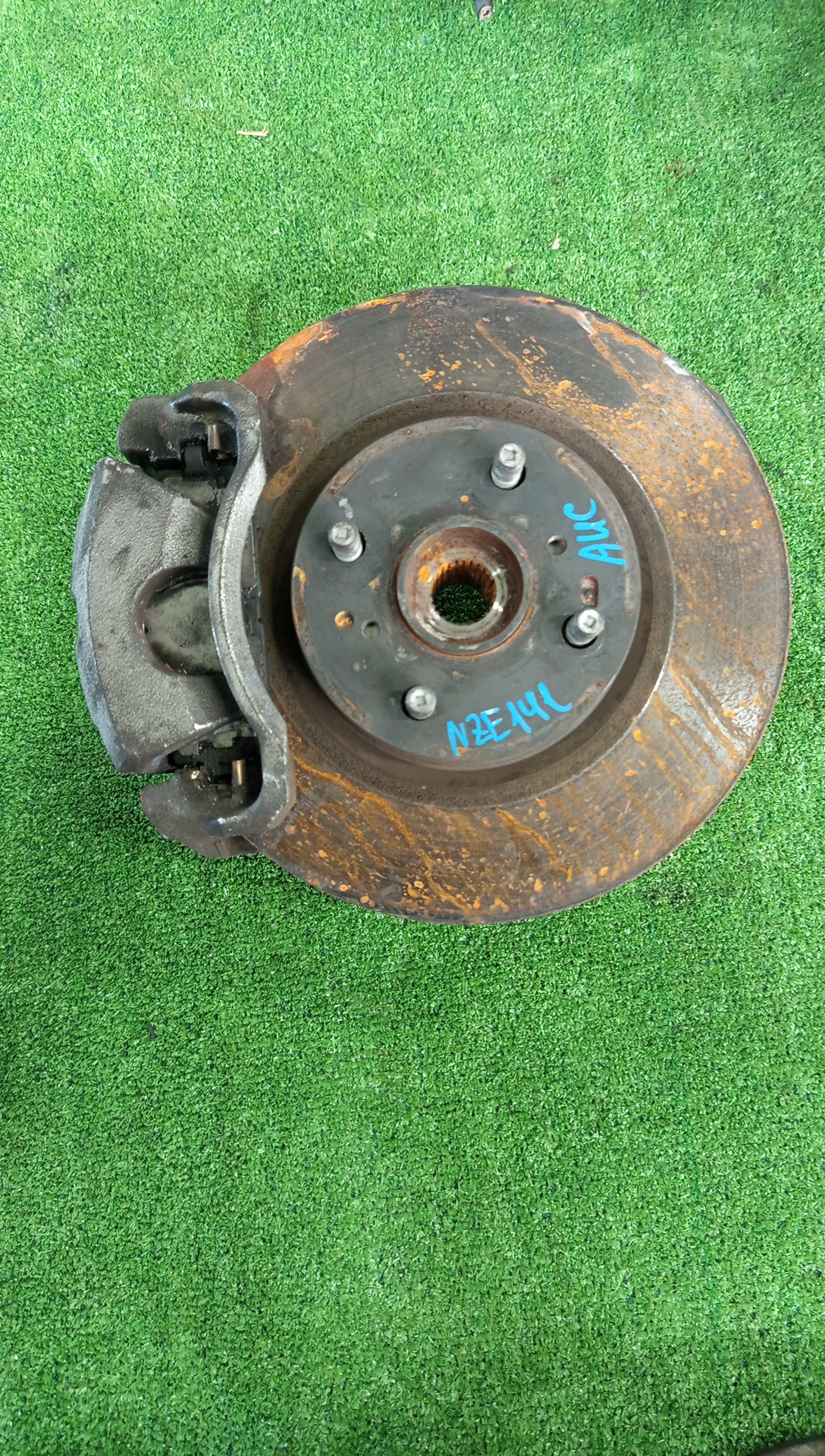 Ступица левая передняя TOYOTA AXIO, COROLLA FIELDER, COROLLA  AXIO, FIELDER NZE141, ZRE142, ZRE142G, NZE141G 1NZ-FE, 2ZR-FAE, 2ZR-FE 1 ракурс