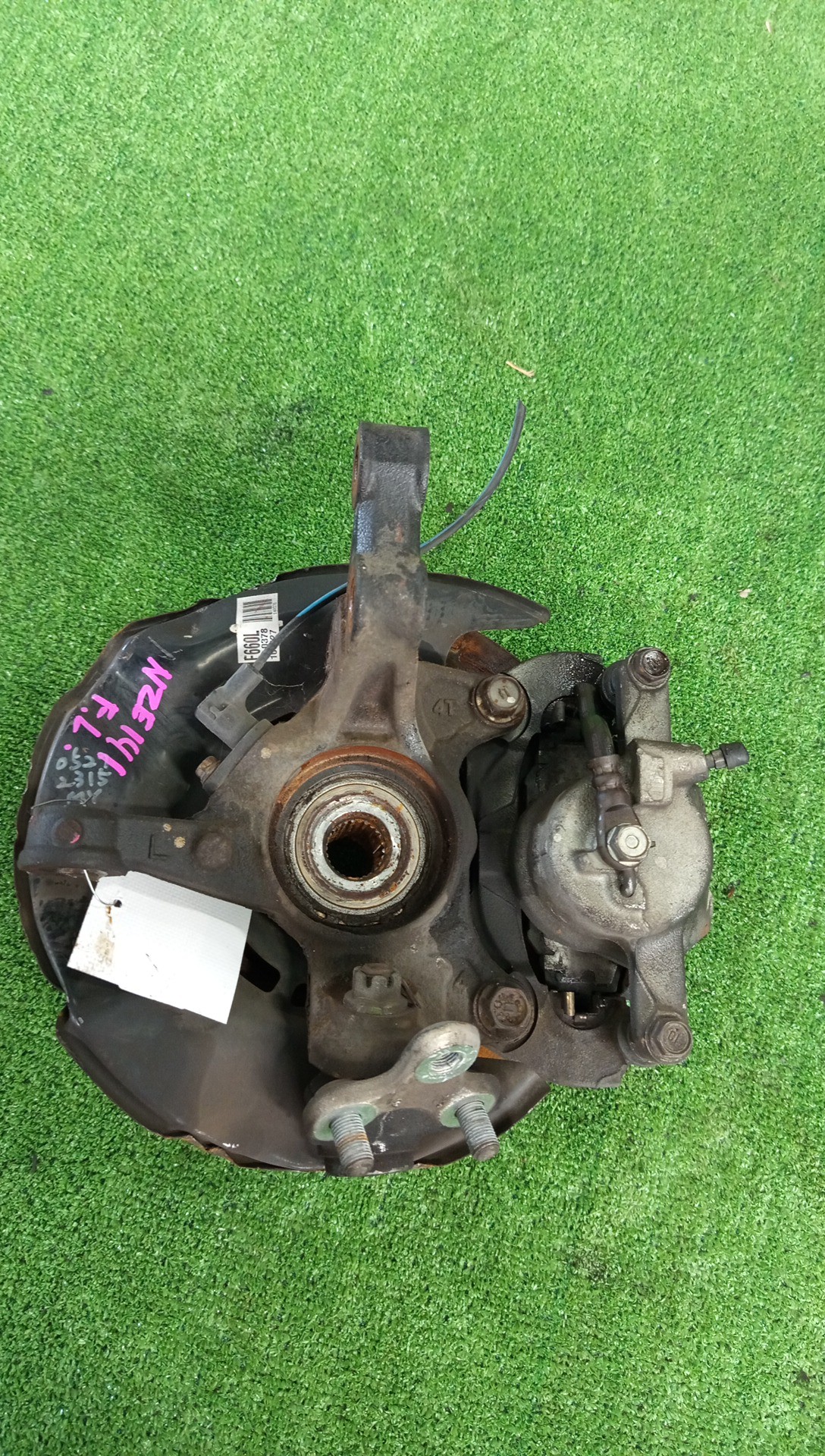 Ступица левая передняя TOYOTA AXIO, COROLLA FIELDER, COROLLA  AXIO, FIELDER NZE141, ZRE142, ZRE142G, NZE141G 1NZ-FE, 2ZR-FAE, 2ZR-FE 3 ракурс