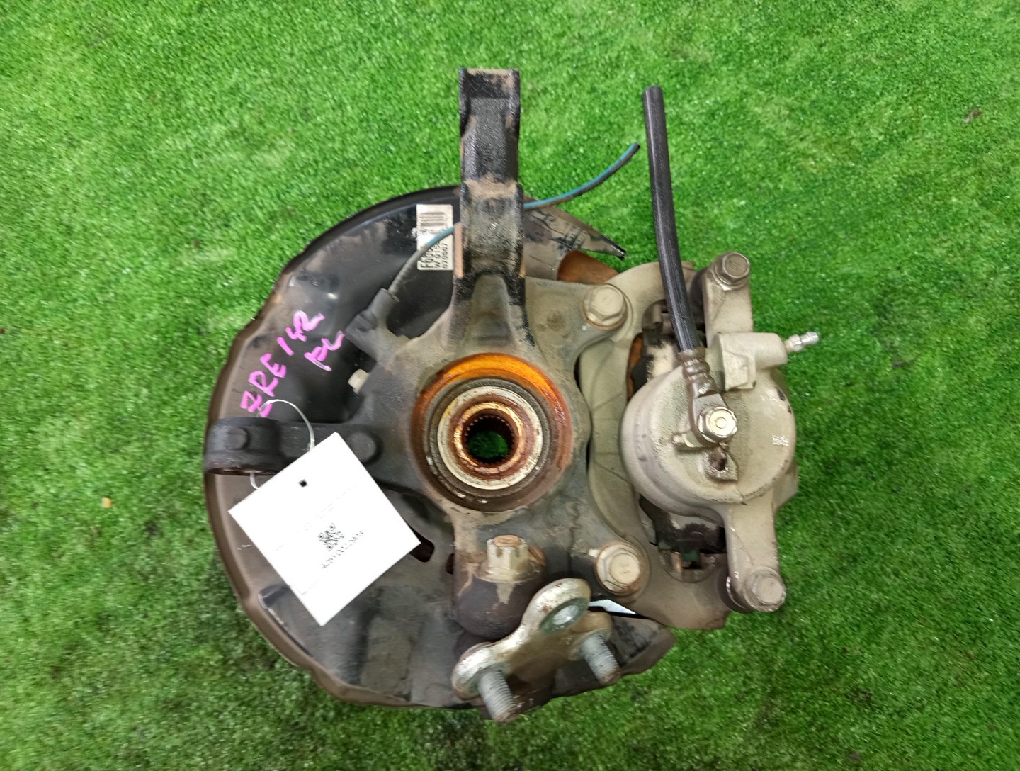 Ступица левая передняя TOYOTA AXIO, COROLLA FIELDER, COROLLA  AXIO, FIELDER NZE141, ZRE142, ZRE142G, NZE141G 1NZ-FE, 2ZR-FAE, 2ZR-FE 2 ракурс
