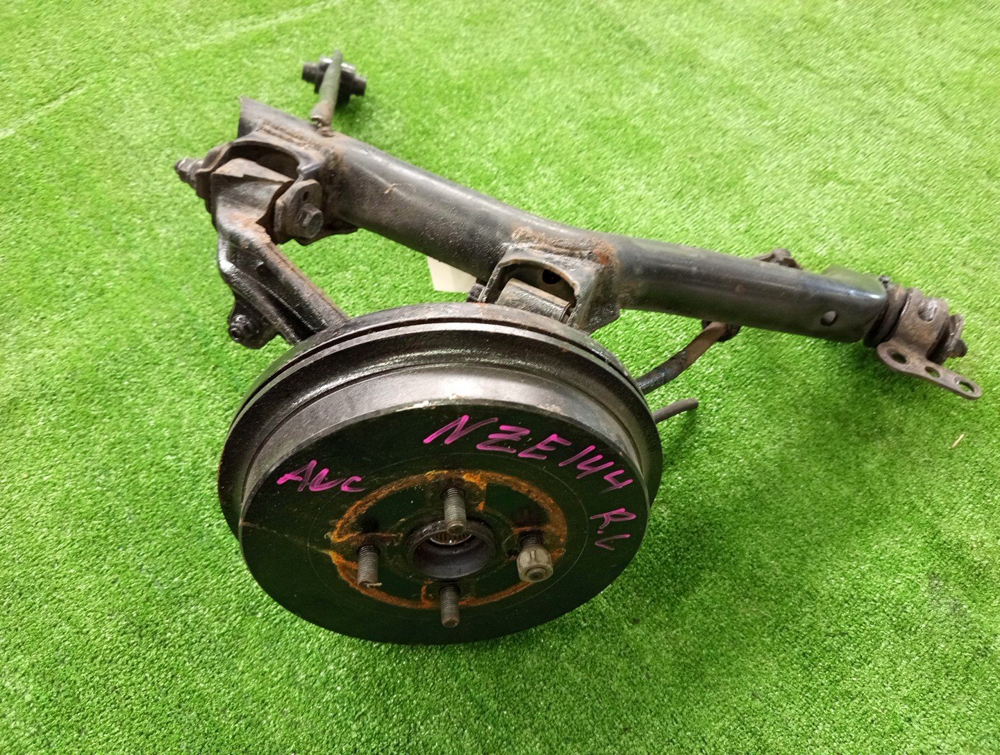 Ступица левая задняя TOYOTA AXIO, COROLLA FIELDER, COROLLA  AXIO, FIELDER NZE144, ZRE144, ZRE144G, NZE144G 1NZ-FE, 2ZR-FAE, 2ZR-FE 1 ракурс
