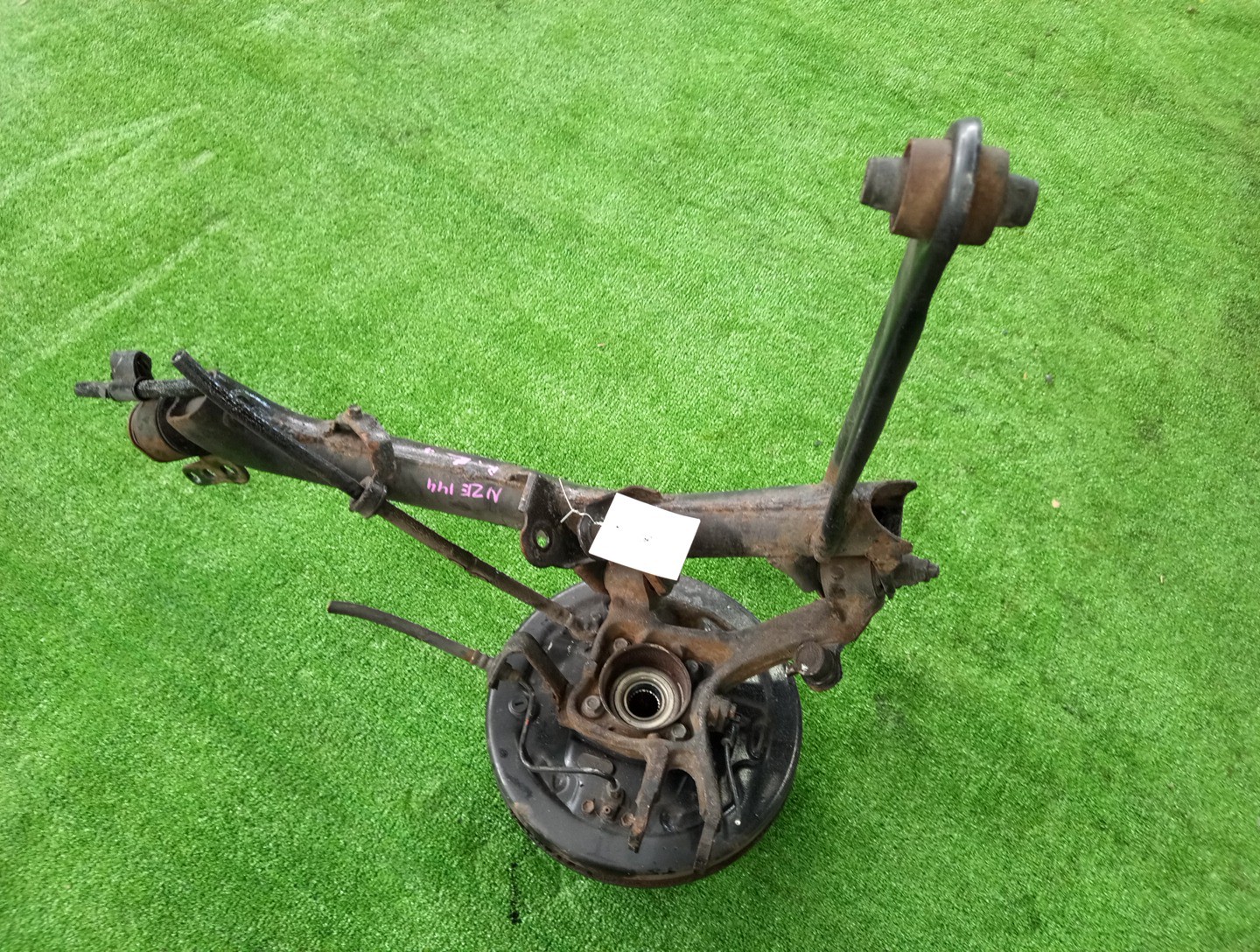 Ступица левая задняя TOYOTA AXIO, COROLLA FIELDER, COROLLA  AXIO, FIELDER NZE144, ZRE144, ZRE144G, NZE144G 1NZ-FE, 2ZR-FAE, 2ZR-FE 3 ракурс