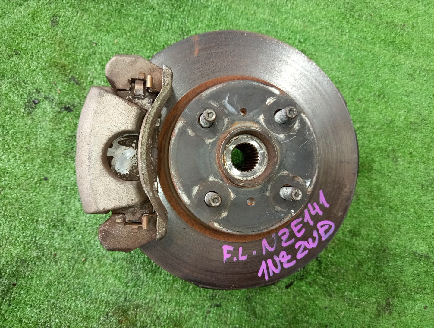 Ступица левая передняя TOYOTA AXIO, COROLLA FIELDER, COROLLA  AXIO, FIELDER NZE141, ZRE142, ZRE142G, NZE141G 1NZ-FE, 2ZR-FAE, 2ZR-FE 1 ракурс