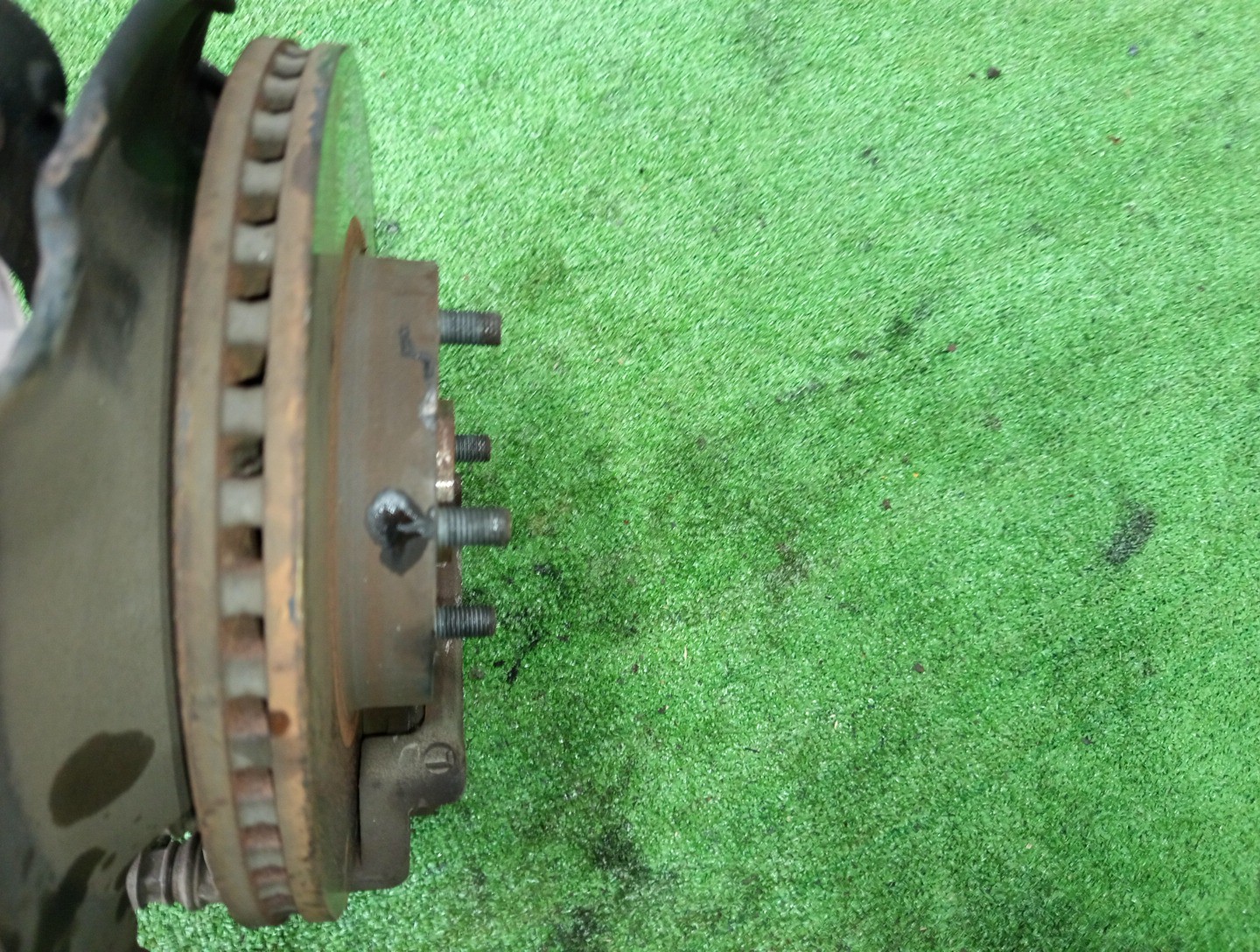 Ступица левая передняя TOYOTA AXIO, COROLLA FIELDER, COROLLA  AXIO, FIELDER NZE141, ZRE142, ZRE142G, NZE141G 1NZ-FE, 2ZR-FAE, 2ZR-FE 3 ракурс