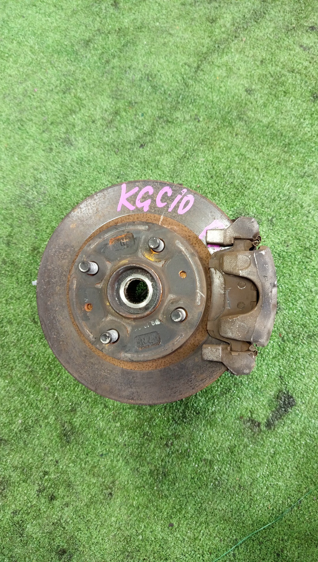 Ступица правая передняя TOYOTA PASSO, BOON KGC15, KGC10, QNC10, M301S, M310S, M300S 1KR-FE, K3-VE 1 ракурс