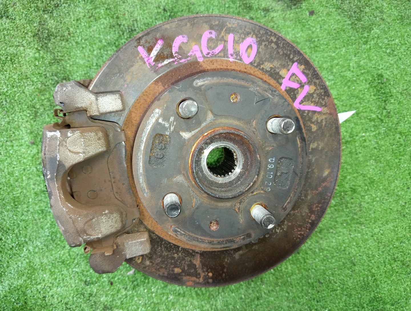 Ступица левая передняя TOYOTA PASSO, BOON KGC15, KGC10, QNC10, M301S, M310S, M300S 1KR-FE, K3-VE 1 ракурс