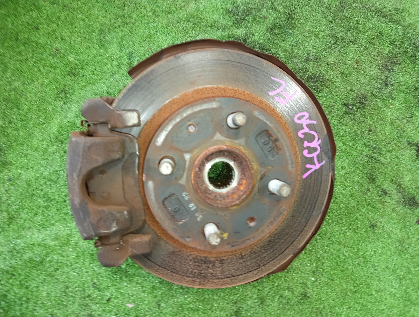 Ступица левая передняя TOYOTA PASSO KGC30 1KR-FE 1 ракурс