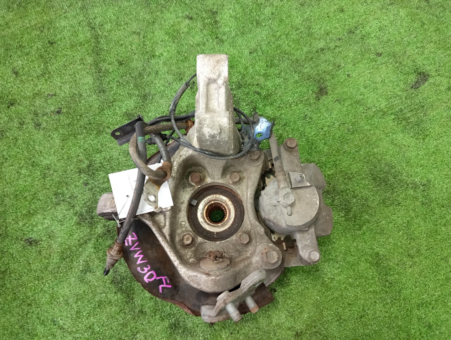Ступица левая передняя TOYOTA CT200H, PRIUS ZWA10, ZVW35, ZVW30 2ZR-FXE 2 ракурс