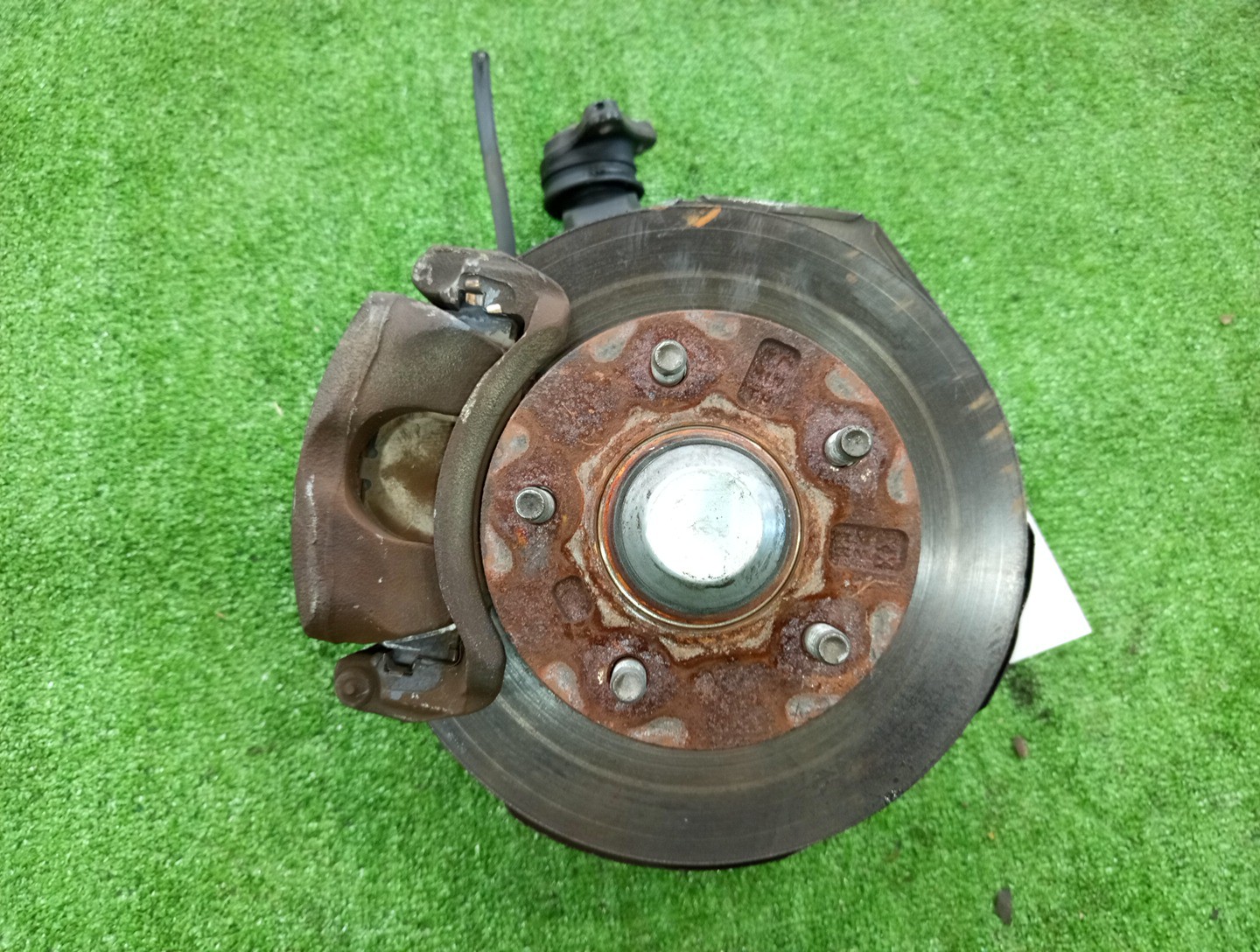 Ступица правая передняя MAZDA BONGO SK22T, SK82V, SK82T, SK22V, SKF2V, SKP2V, SKP2T, SKF2T R2, F8, RF-T, L8 1 ракурс