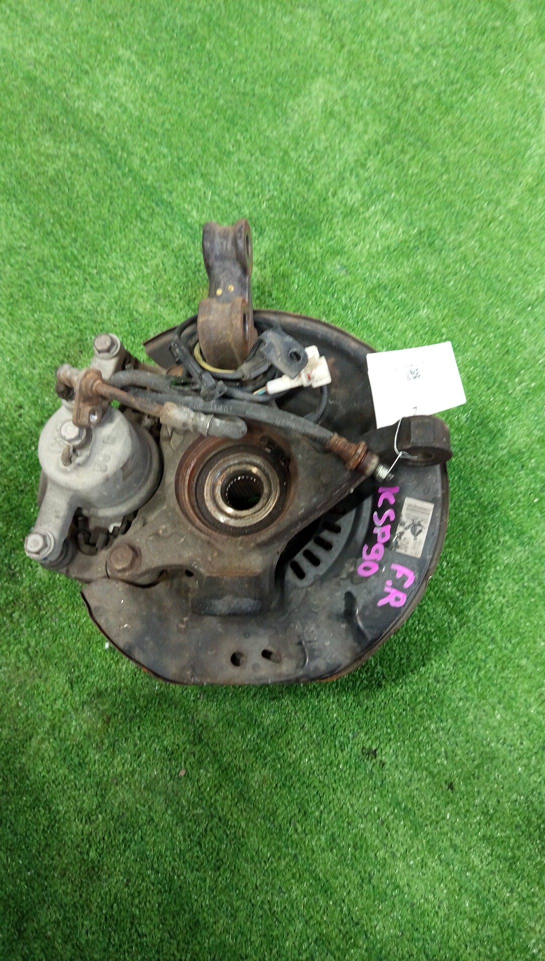 Ступица правая передняя TOYOTA VITZ KSP90 1KR-FE 3 ракурс