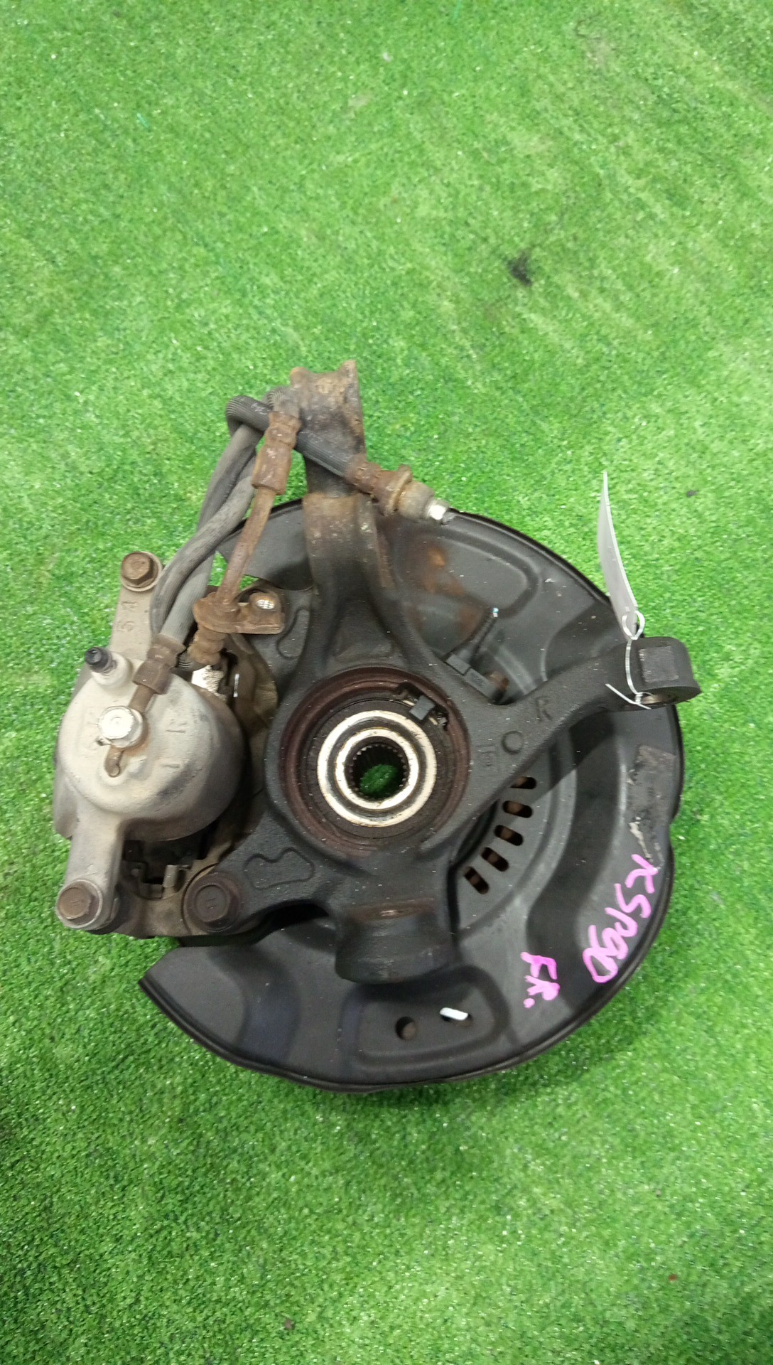 Ступица правая передняя TOYOTA VITZ KSP90 1KR-FE 3 ракурс
