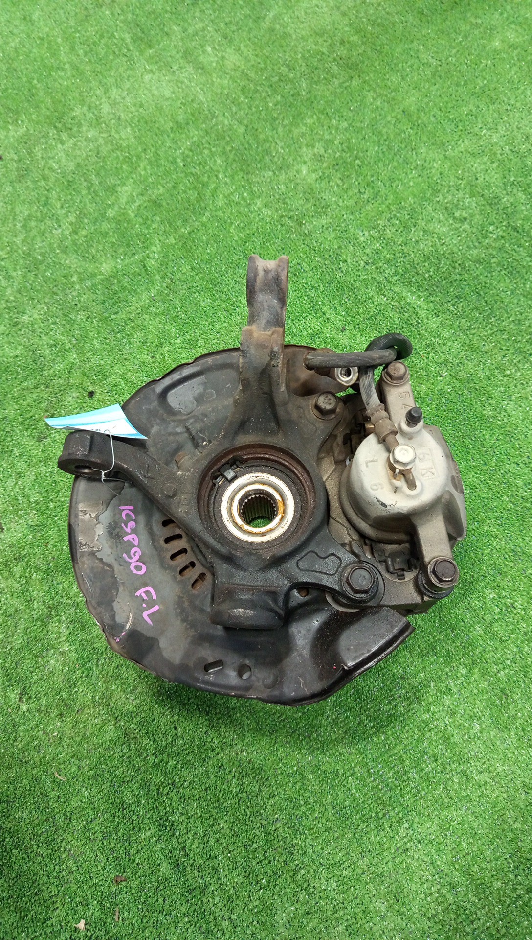Ступица левая передняя TOYOTA VITZ KSP90 1KR-FE 3 ракурс