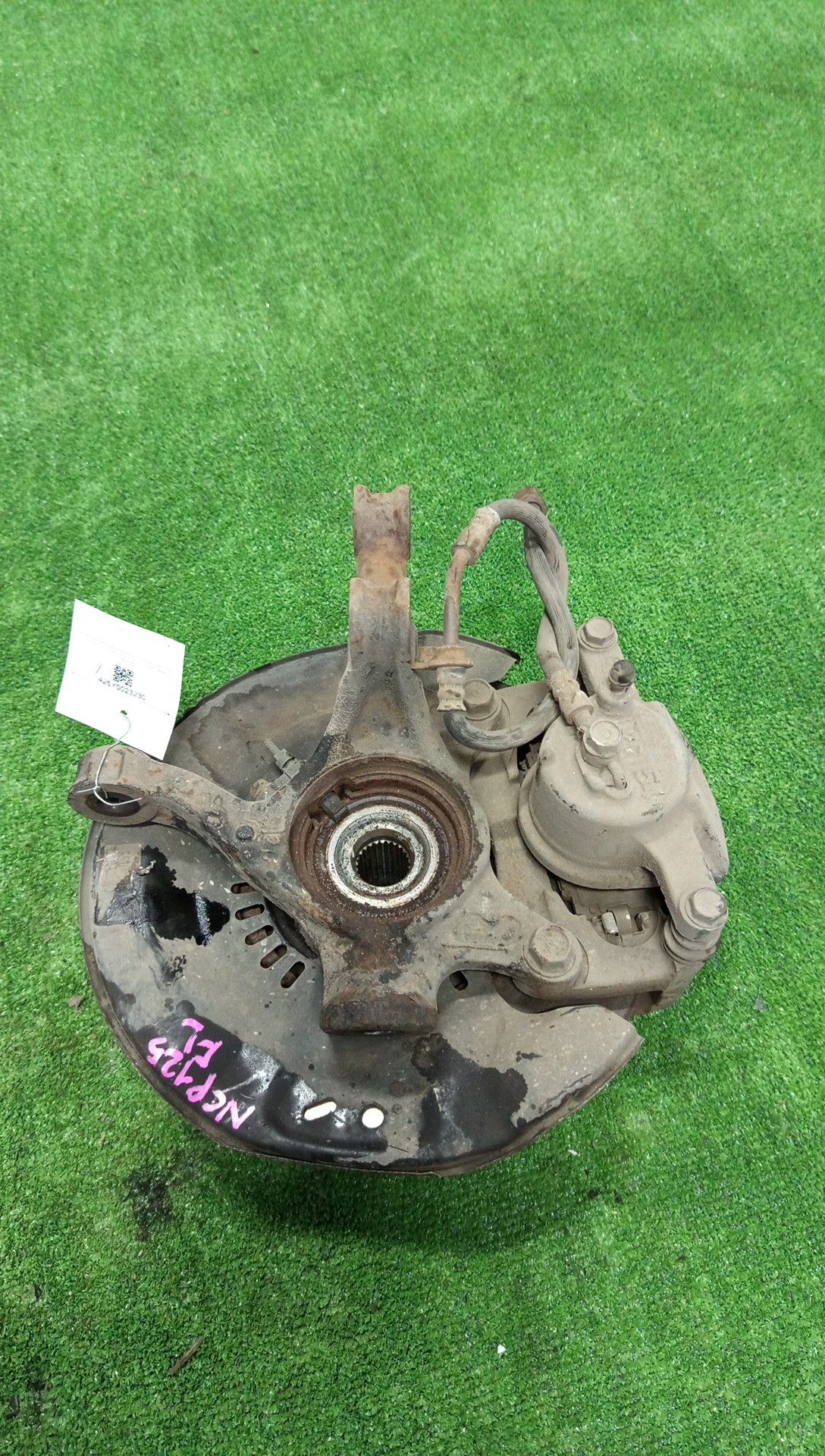 Ступица левая передняя TOYOTA RACTIS NCP125 1NZ-FE 3 ракурс