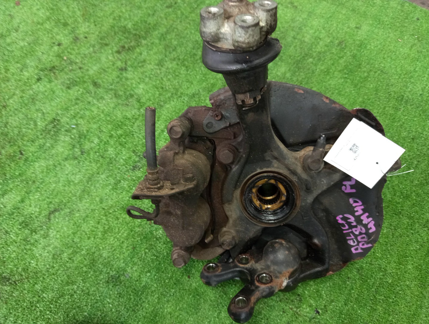 Ступица левая передняя MITSUBISHI DELICA PE6W, PD6W, PD4W, PD8W, PE8W, PF6W, PF8W 6G72, 4G64, 4M40T 2 ракурс