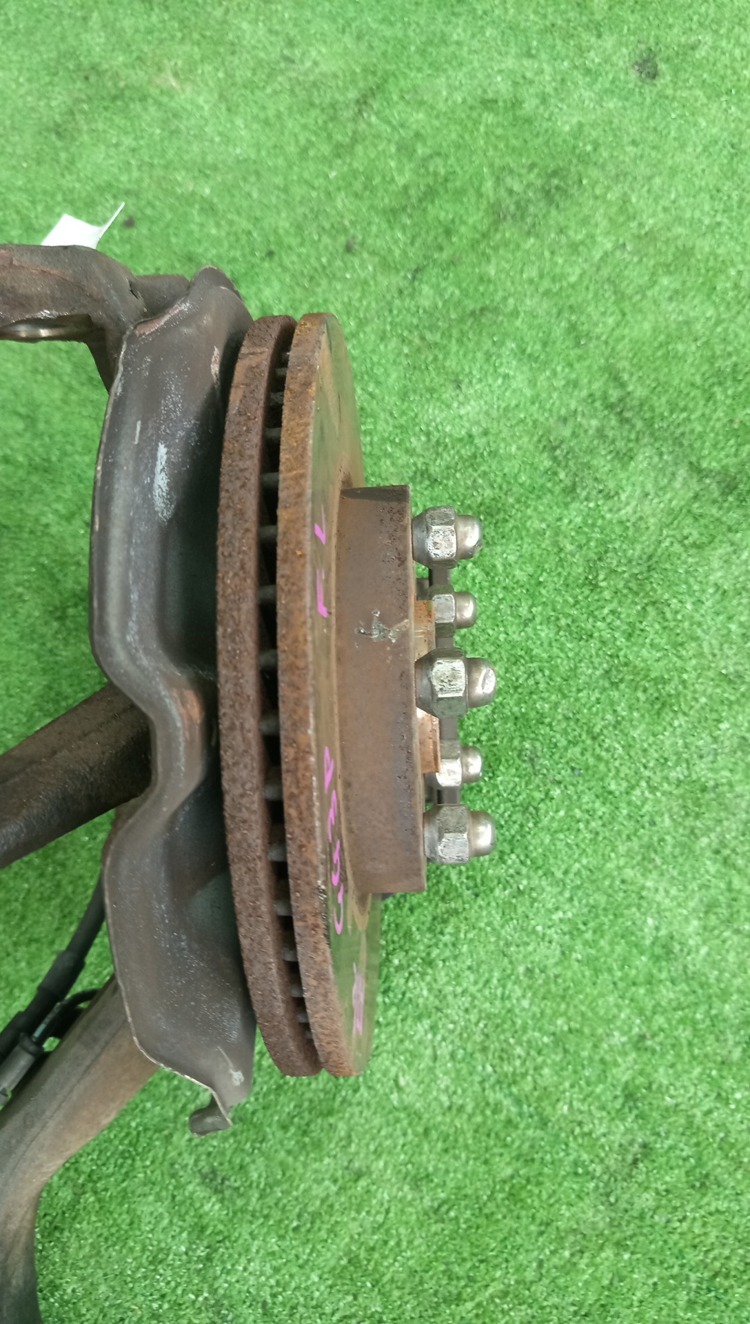 Ступица левая передняя MAZDA ATENZA GG3S, GY3W, GYEW, GGEP, GGES, GG3P L3-VE, LF-DE, LF-VE 2 ракурс
