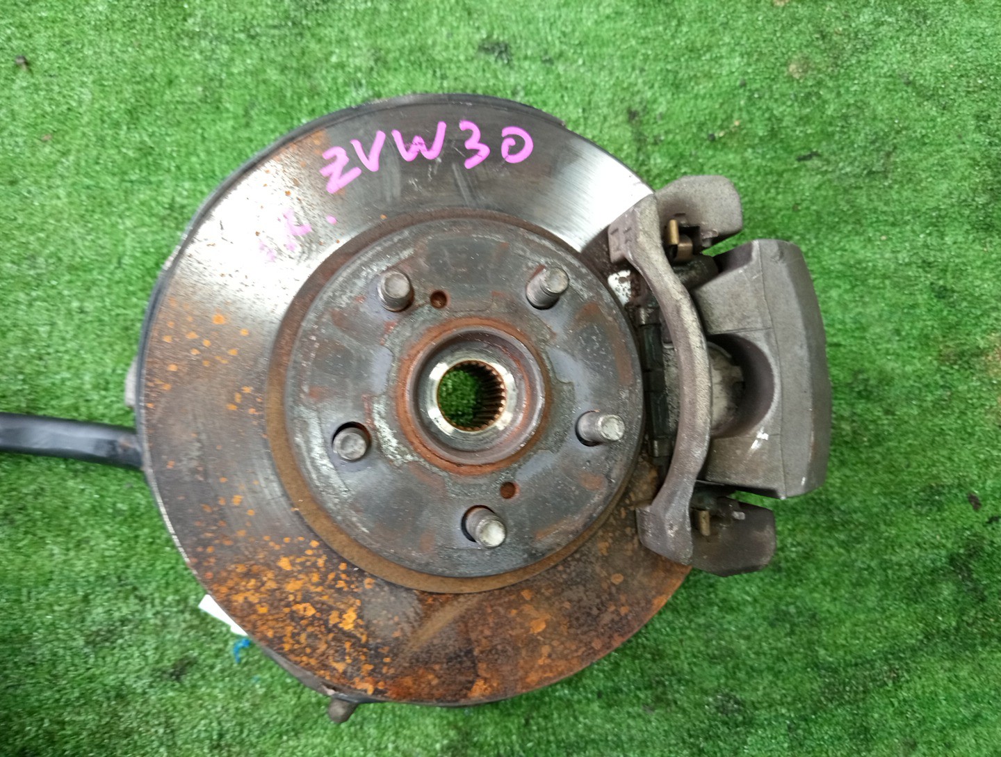 Ступица правая передняя TOYOTA CT200H, PRIUS ZWA10, ZVW35, ZVW30 2ZR-FXE 1 ракурс