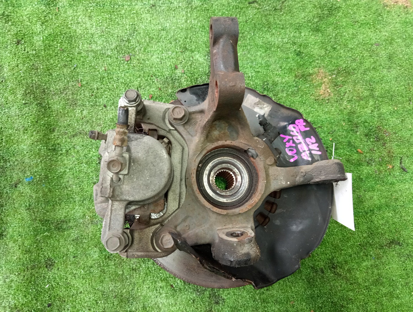 Ступица правая передняя TOYOTA NOAH, VOXY, IPSUM AZR60G, ACM21W 1AZ-FSE, 2AZ-FE 2 ракурс