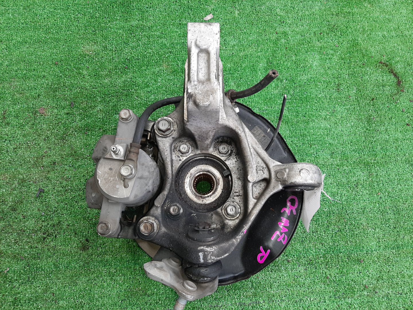 Ступица правая передняя TOYOTA CT200H, PRIUS ZWA10, ZVW35, ZVW30 2ZR-FXE 2 ракурс