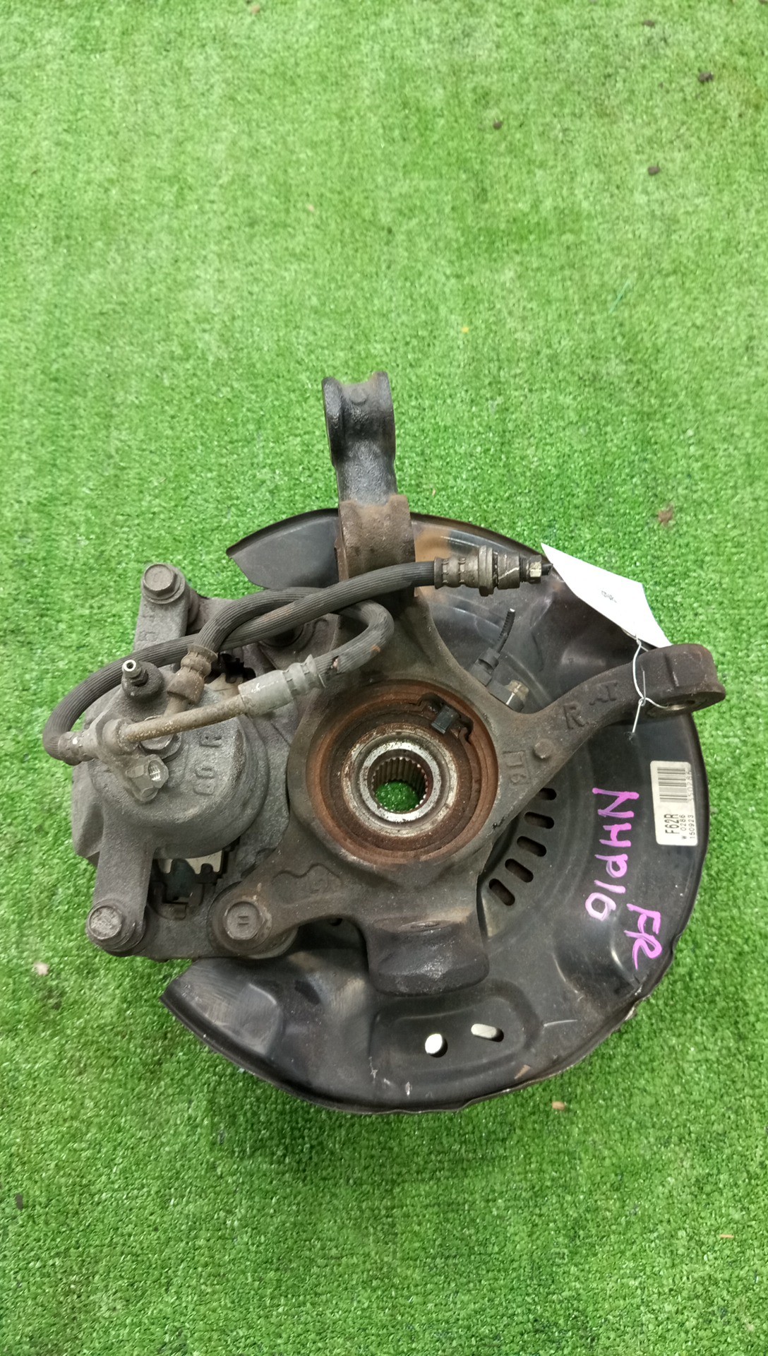 Ступица правая передняя TOYOTA AQUA NHP10 1NZ-FXE 2 ракурс