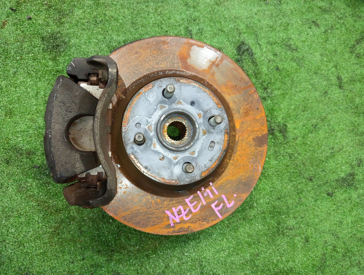 Ступица левая передняя TOYOTA AXIO, COROLLA FIELDER, COROLLA  AXIO, FIELDER NZE141, ZRE142, ZRE142G, NZE141G 1NZ-FE, 2ZR-FAE, 2ZR-FE 1 ракурс