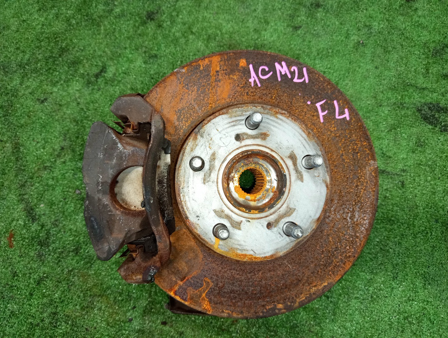Ступица левая передняя TOYOTA NOAH, VOXY, IPSUM AZR60G, ACM21W 1AZ-FSE, 2AZ-FE 1 ракурс