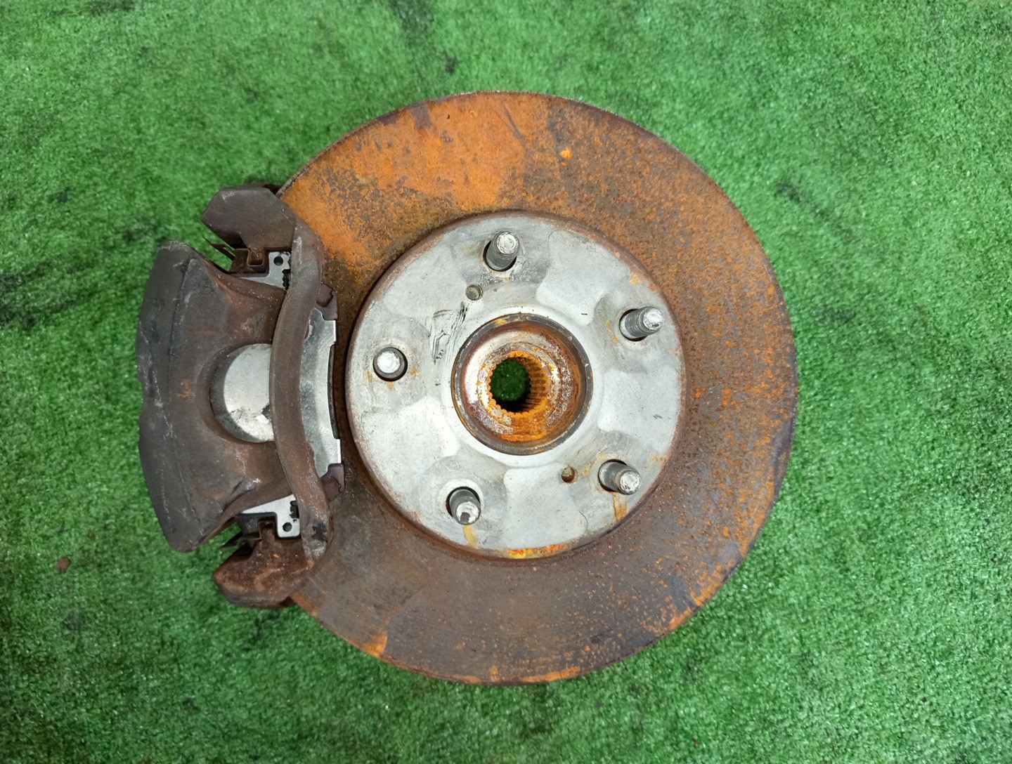 Ступица левая передняя TOYOTA NOAH, VOXY, IPSUM AZR60G, ACM21W 1AZ-FSE, 2AZ-FE 1 ракурс