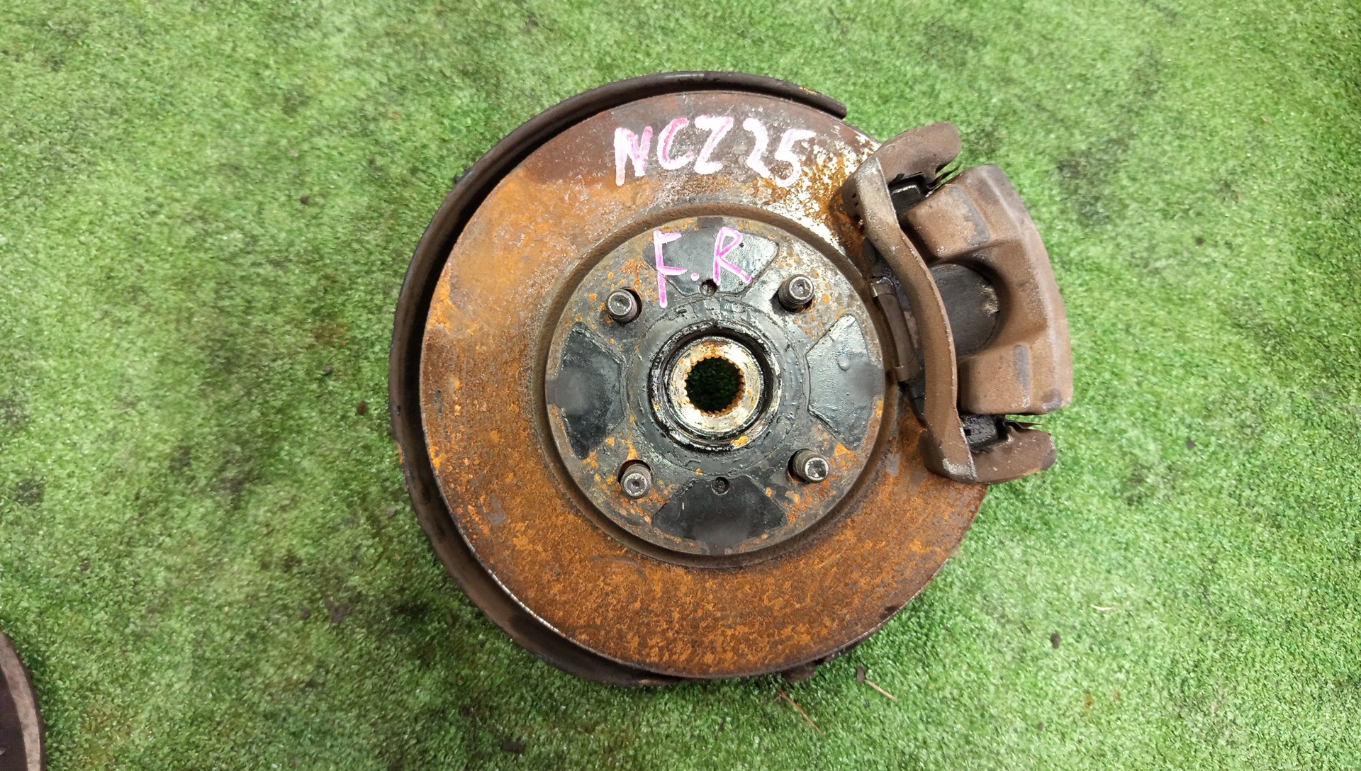 Ступица правая передняя TOYOTA BB, PORTE, SIENTA, WILL CYPHA, FUNCARGO, IST, RAUM NCP35, NNP15, NCP85G, NCP75, NCP25, NCP65, NCZ25 1NZ-FE 1 ракурс