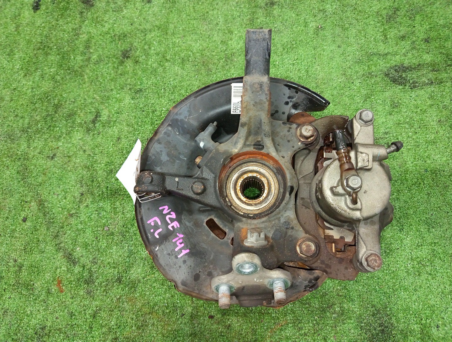 Ступица левая передняя TOYOTA AXIO, COROLLA FIELDER, COROLLA  AXIO, FIELDER NZE141, ZRE142, ZRE142G, NZE141G 1NZ-FE, 2ZR-FAE, 2ZR-FE 2 ракурс