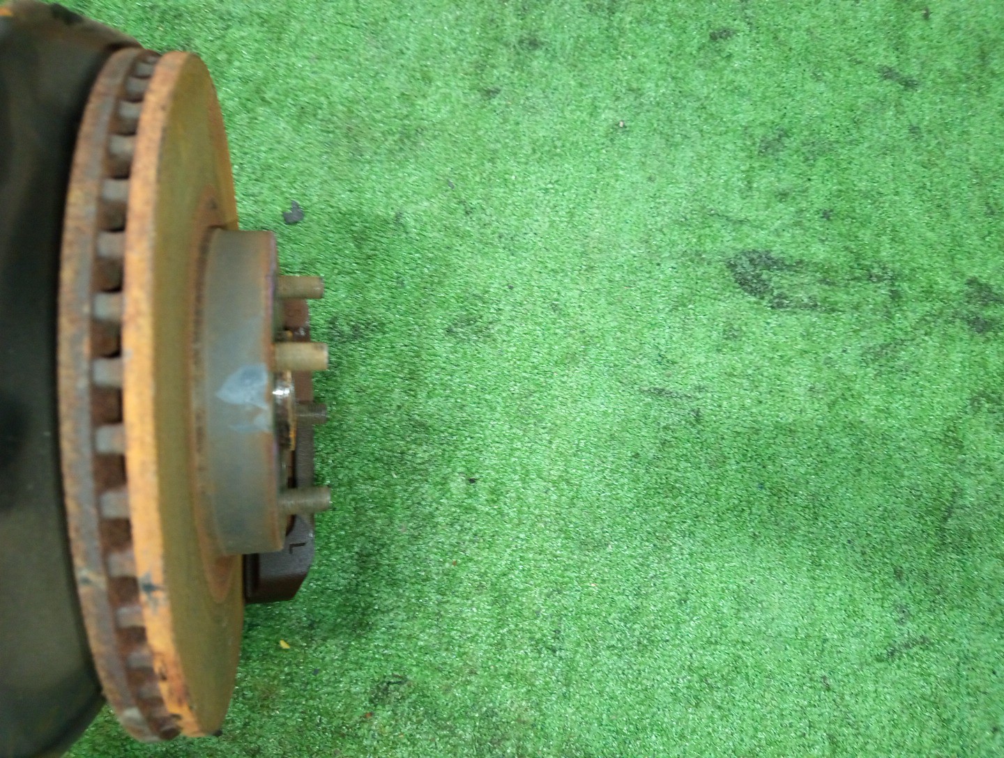 Ступица левая передняя TOYOTA AXIO, COROLLA FIELDER, COROLLA  AXIO, FIELDER NZE141, ZRE142, ZRE142G, NZE141G 1NZ-FE, 2ZR-FAE, 2ZR-FE 3 ракурс