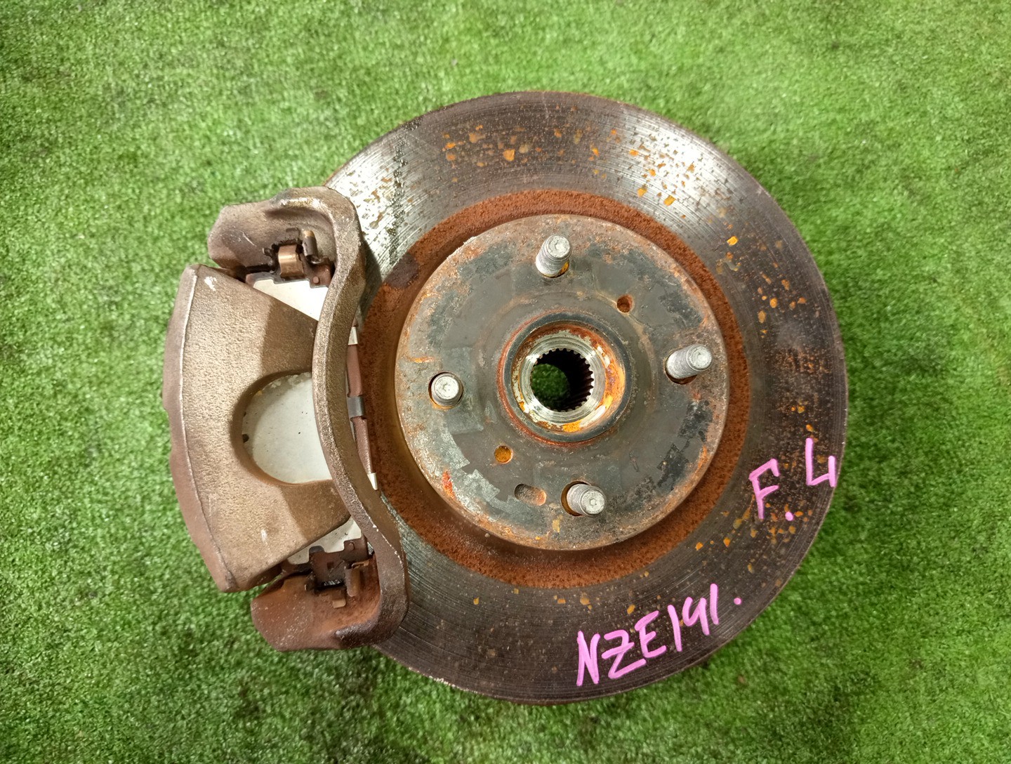 Ступица левая передняя TOYOTA AXIO, COROLLA FIELDER, COROLLA  AXIO, FIELDER NZE141, ZRE142, ZRE142G, NZE141G 1NZ-FE, 2ZR-FAE, 2ZR-FE 1 ракурс
