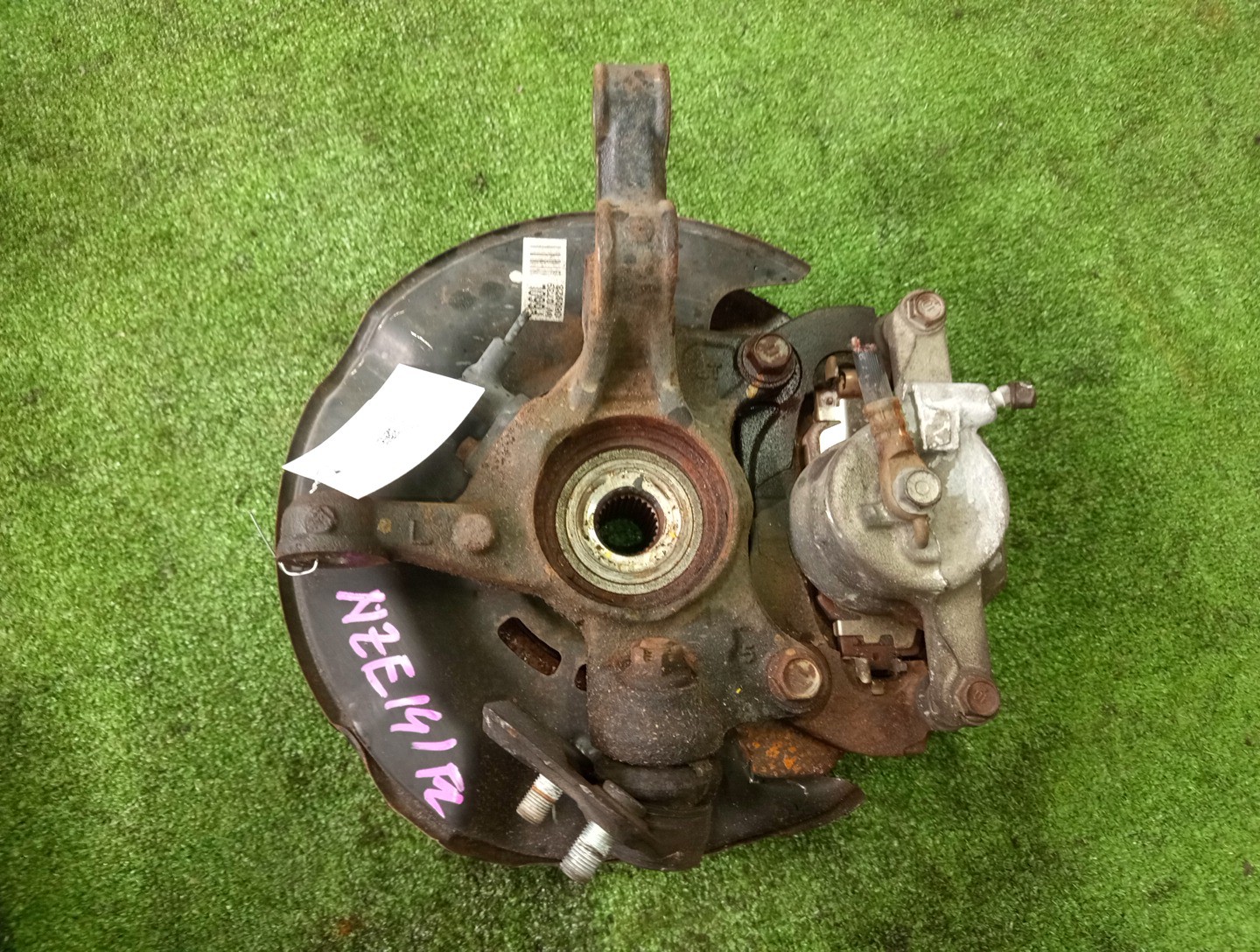 Ступица левая передняя TOYOTA AXIO, COROLLA FIELDER, COROLLA  AXIO, FIELDER NZE141, ZRE142, ZRE142G, NZE141G 1NZ-FE, 2ZR-FAE, 2ZR-FE 2 ракурс
