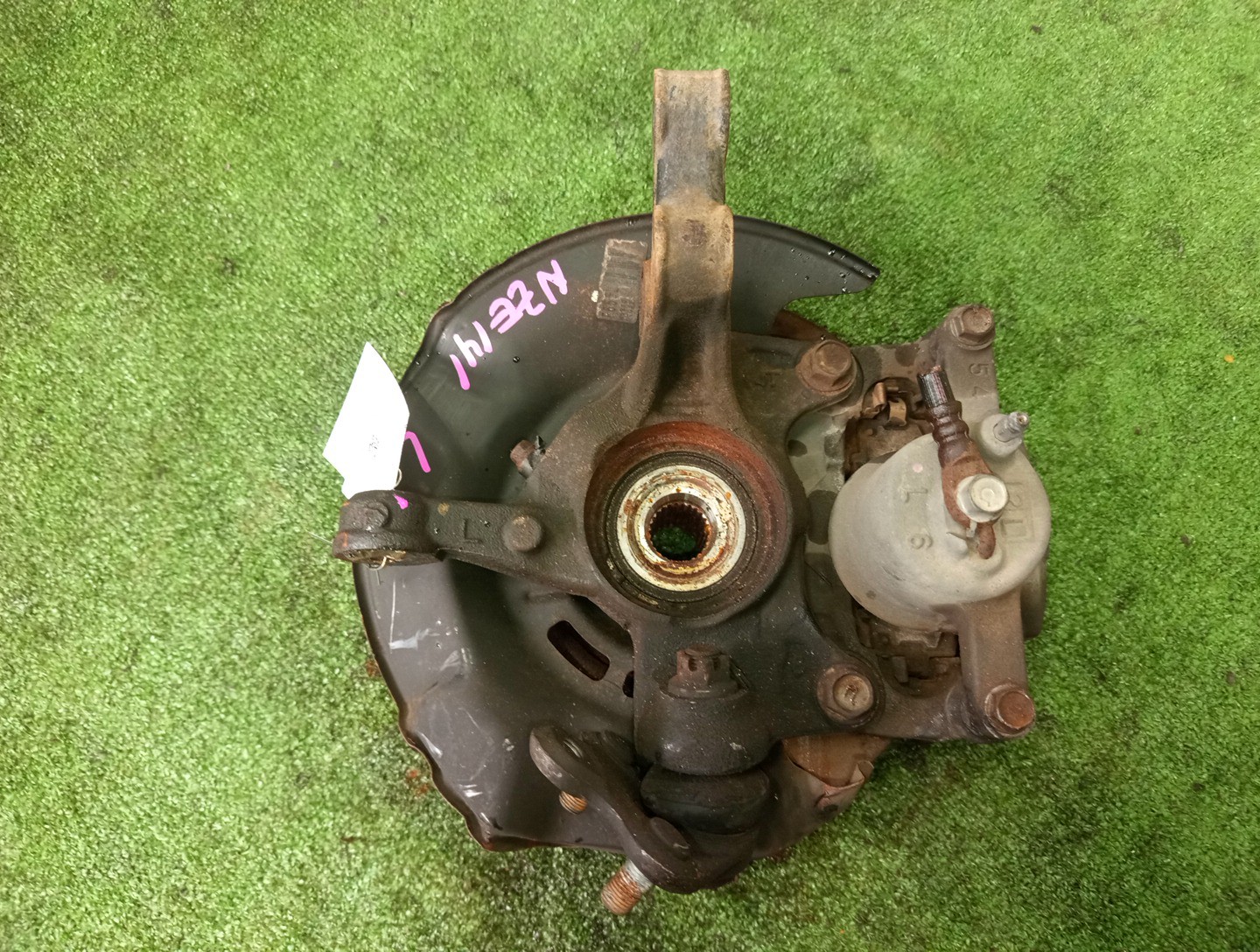 Ступица левая передняя TOYOTA AXIO, COROLLA FIELDER, COROLLA  AXIO, FIELDER NZE141, ZRE142, ZRE142G, NZE141G 1NZ-FE, 2ZR-FAE, 2ZR-FE 2 ракурс