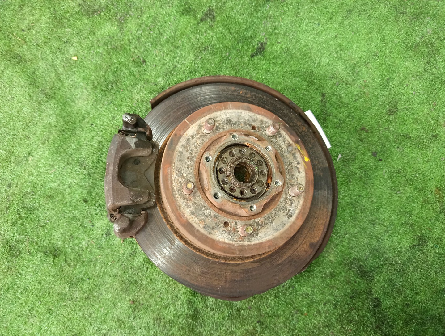 Ступица правая передняя SUZUKI ESCUDO TD51W, TD01W, TD11W, TA01W, TA11W, TA01R, TA51W J20A, G16A, H20A 1 ракурс